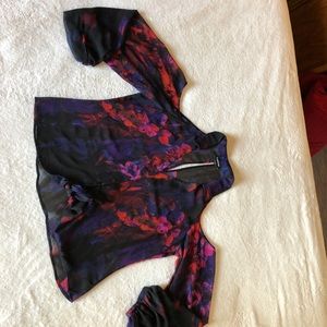 Bebe floral prep hole on shoulder top Size Large